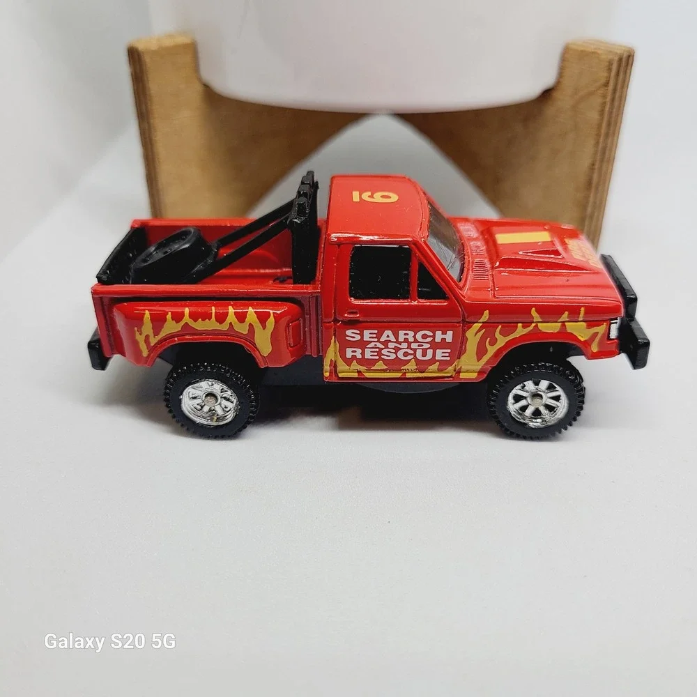 Vintage Red Fire Dept Search Rescue Toy Truck Car Number 6‎